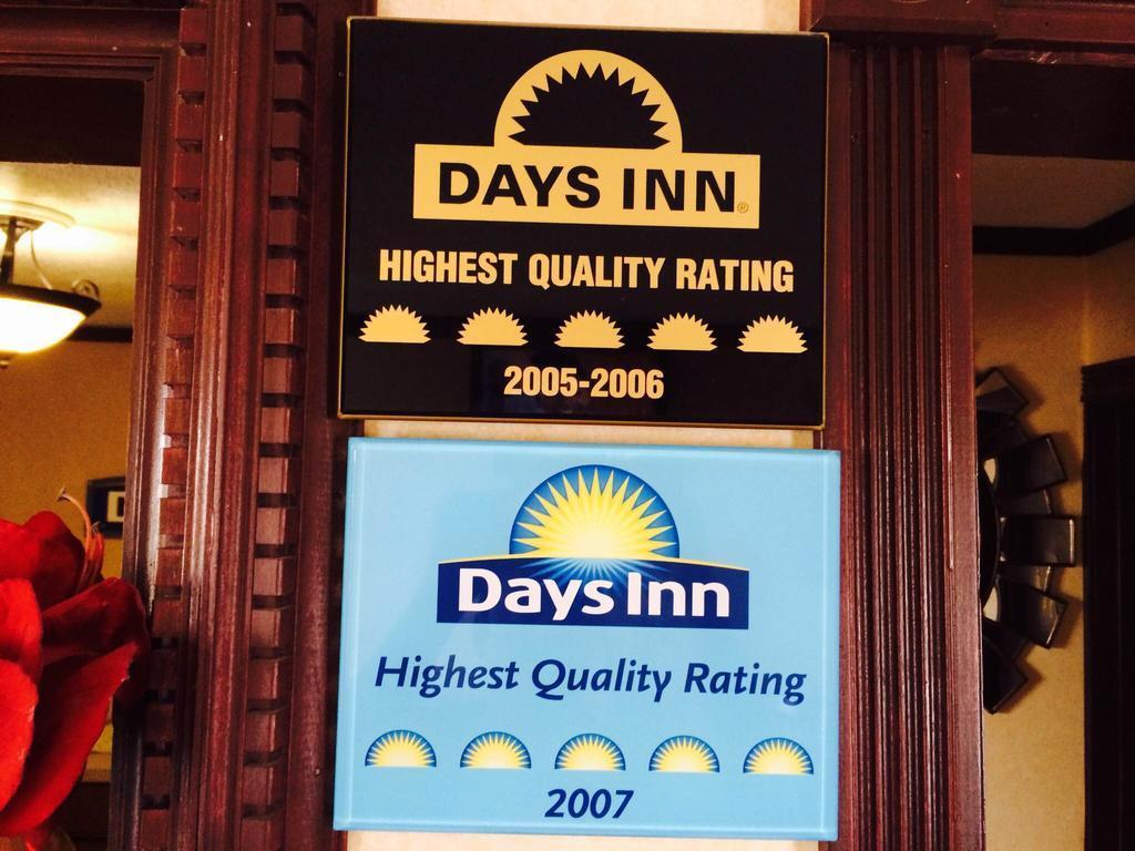 Days Inn By Wyndham Pratt 外观 照片